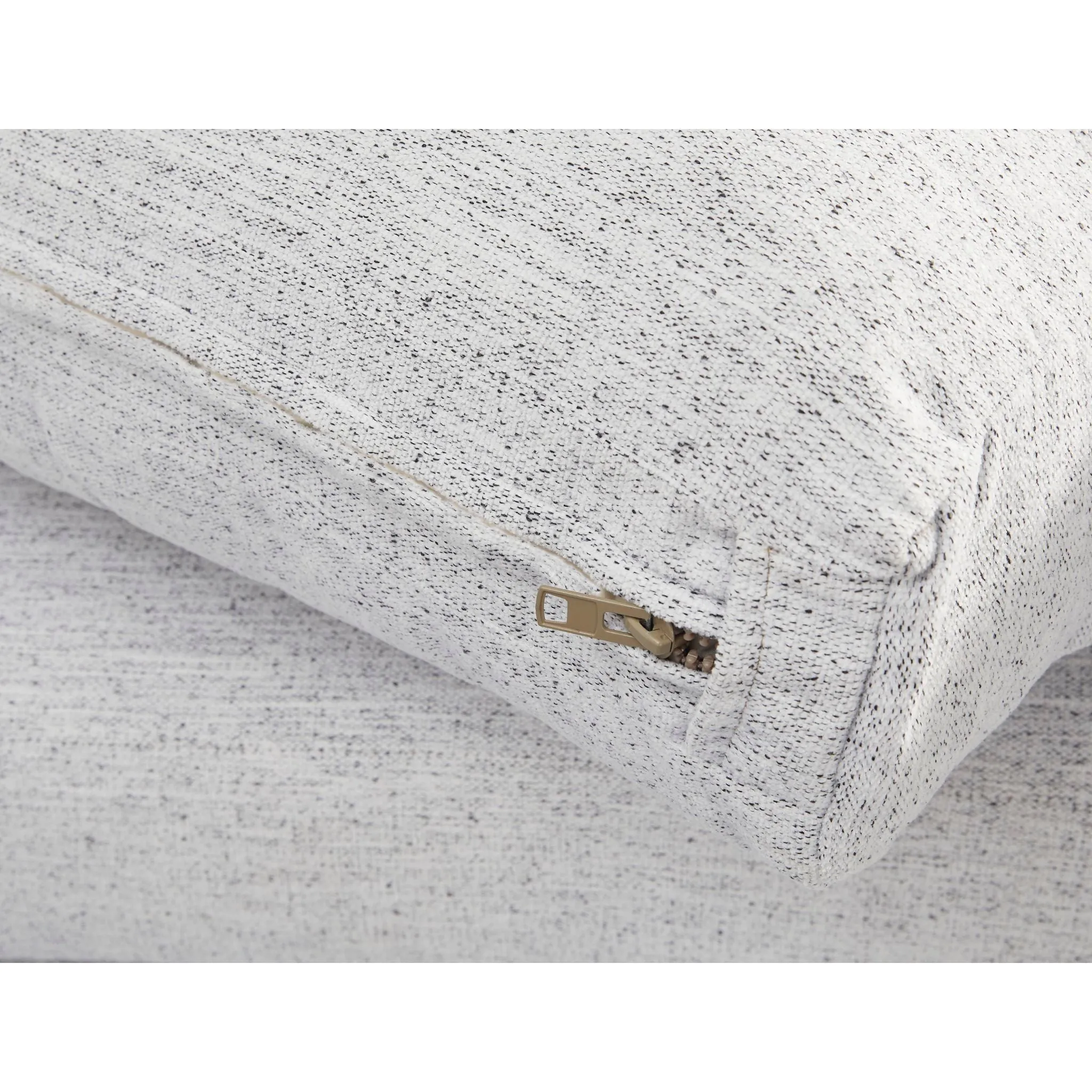 Belvoir-Exclusive Loveseat