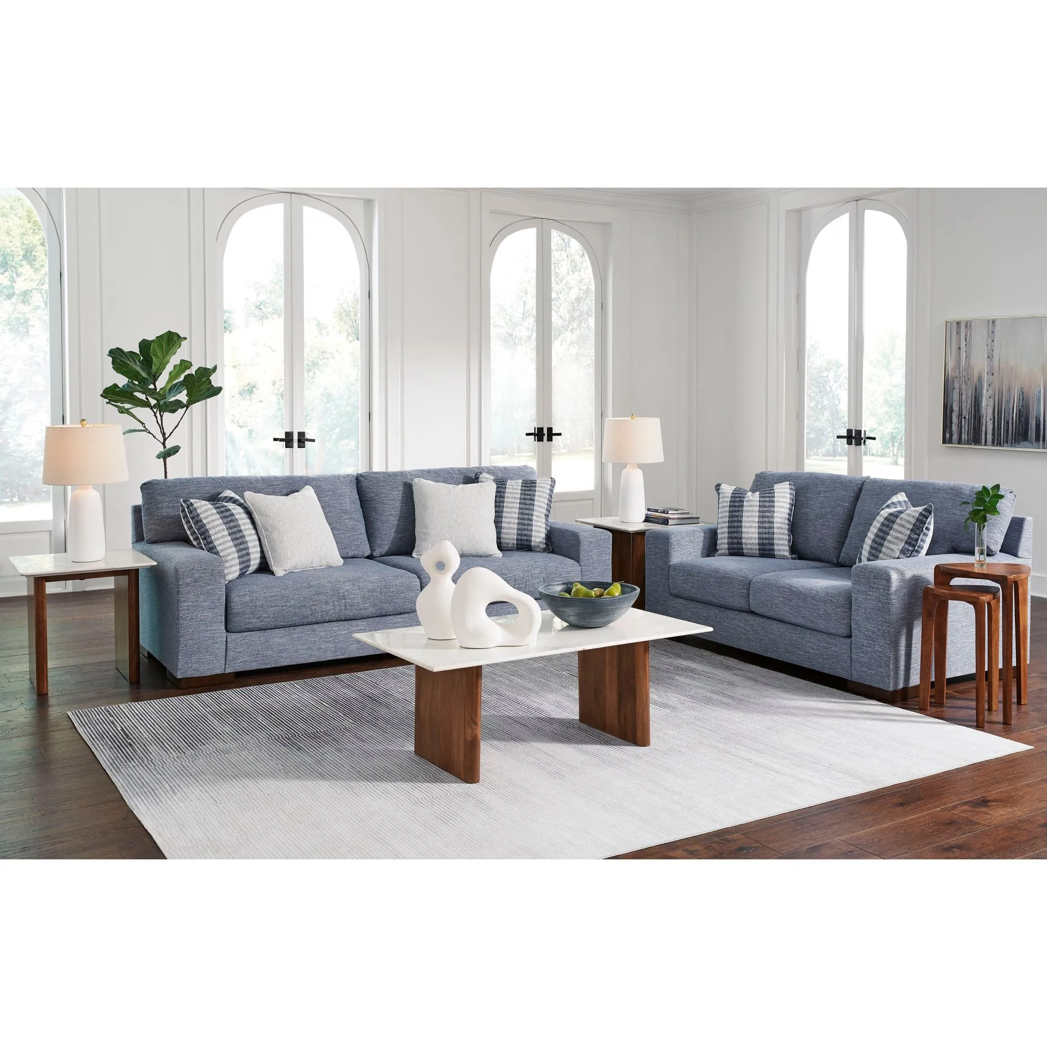 Belvoir-Exclusive Loveseat
