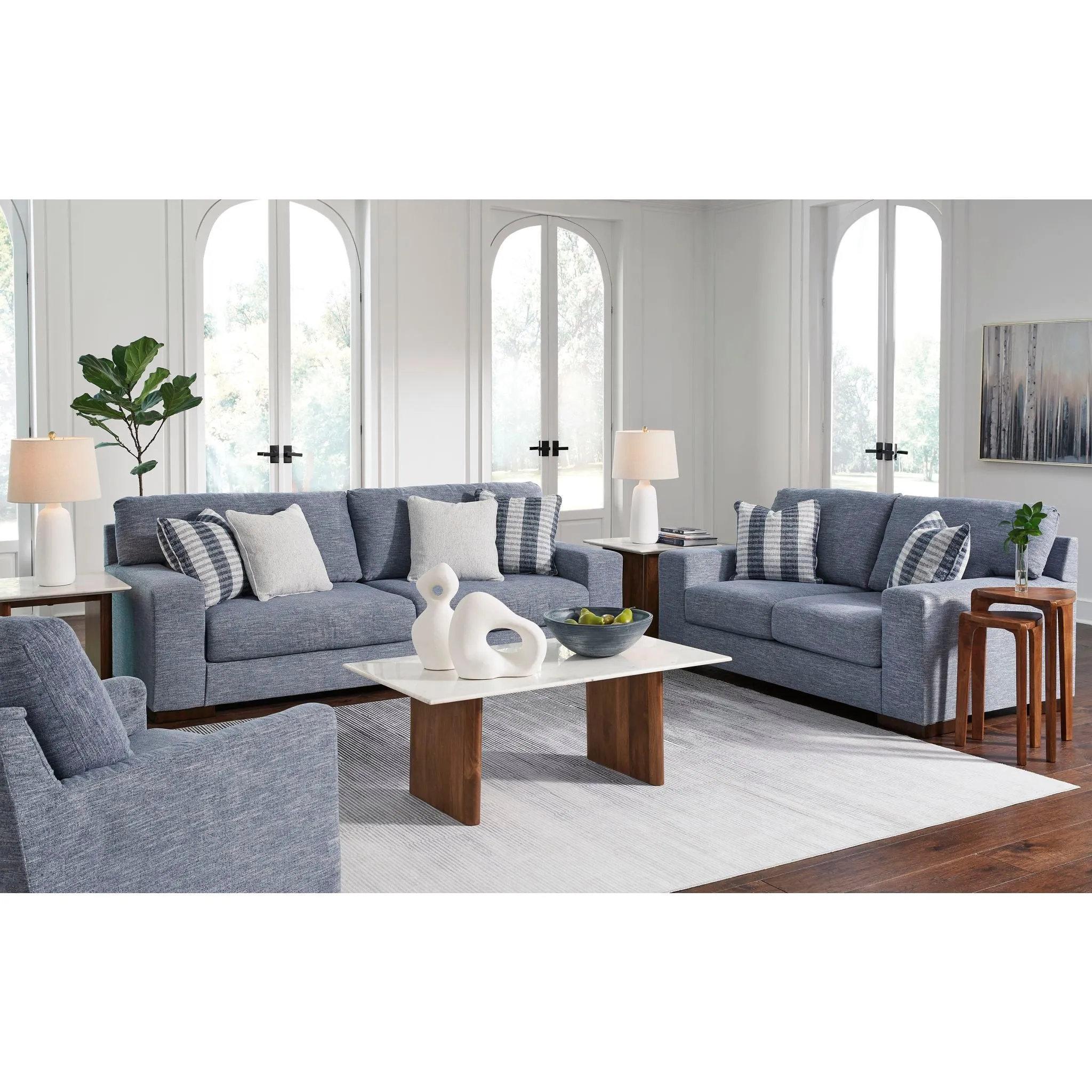 Belvoir-Exclusive Loveseat