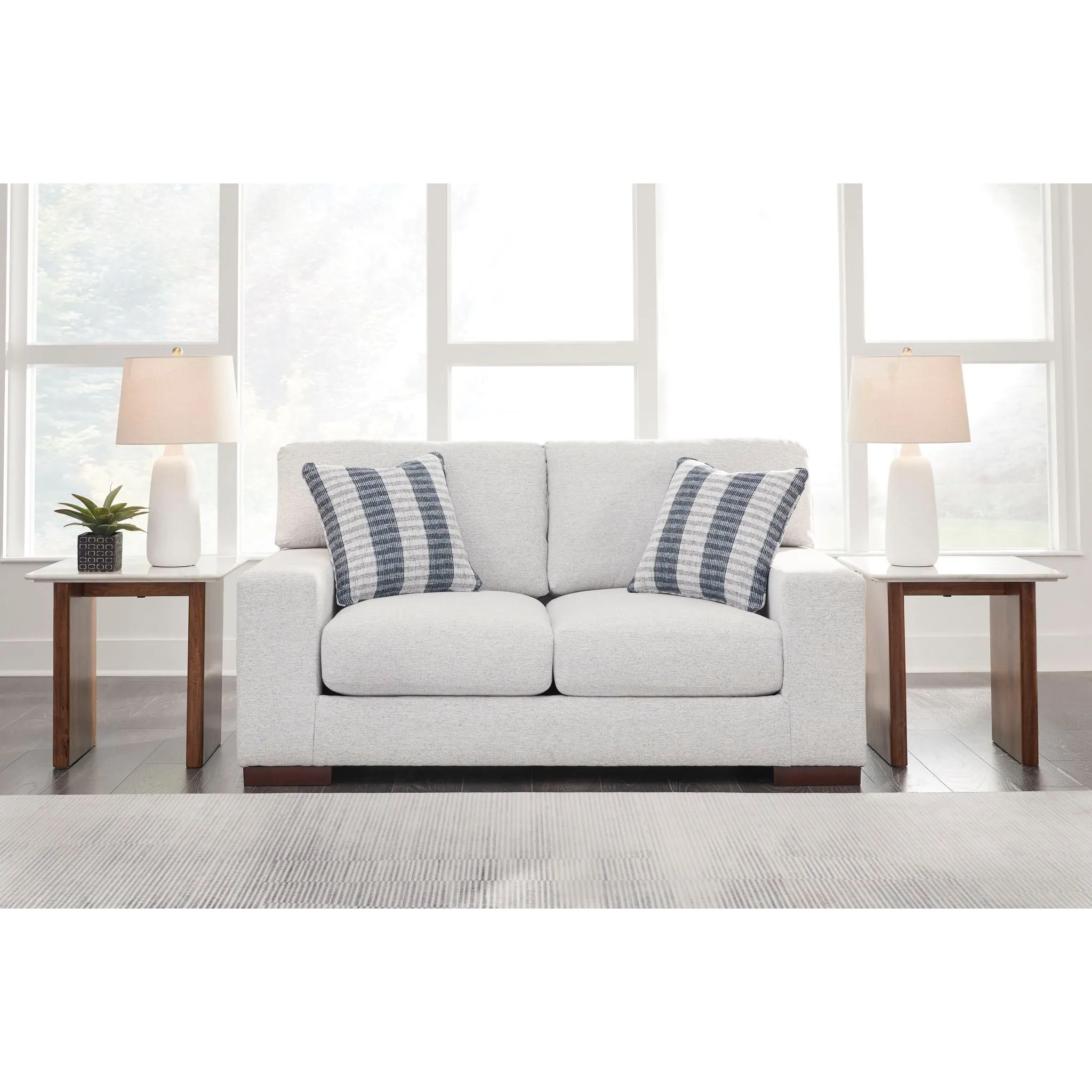 Belvoir-Exclusive Loveseat