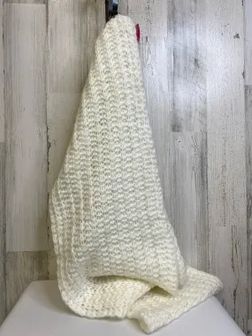 chatties Ivory Infinity Scarf